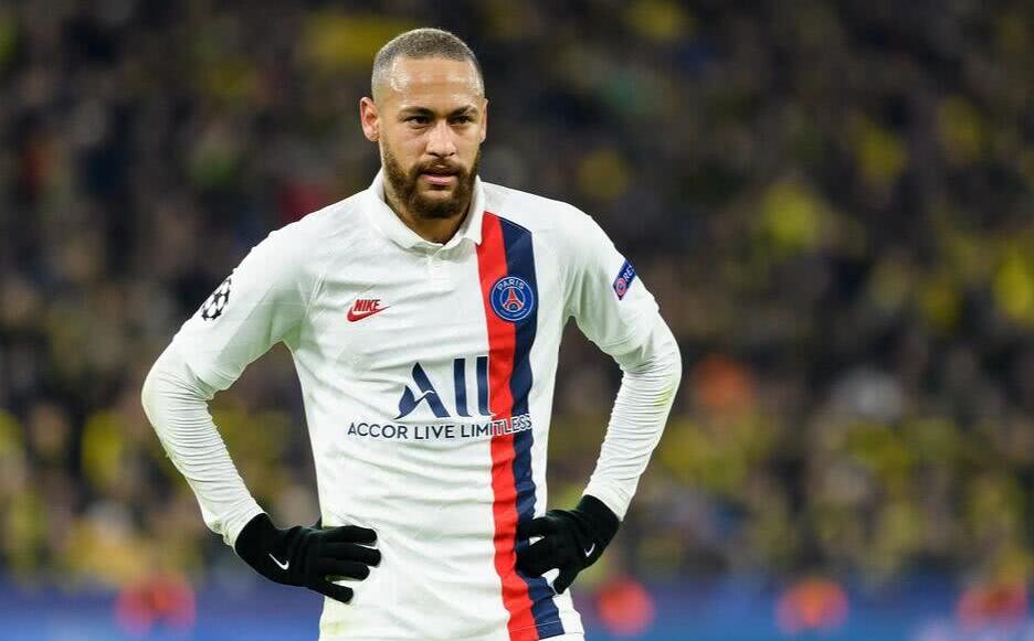 Neymar est enfin de retour au look le plus simple et le plus simple